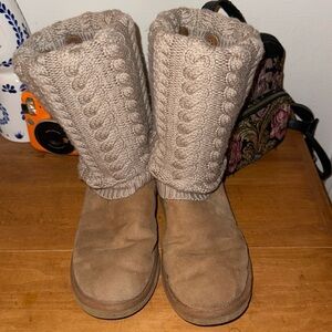 UGG Women’s Tularosa Style 3178 Suede Chestnut Boots Size 9